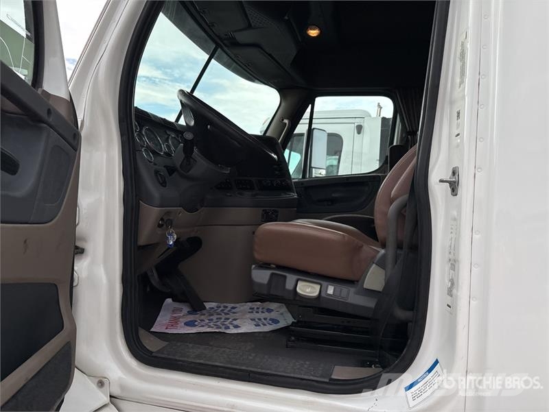 Freightliner Cascadia 113 6x4 Sleeper Car Carrier Truck Evakuatori