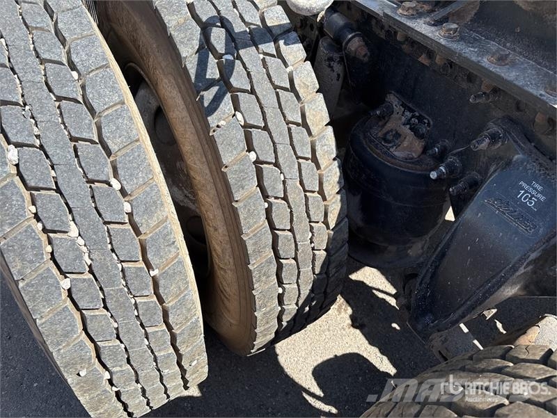 Freightliner Cascadia 125 6x4 T/A Sleeper Truck Tractor Sattelzugmaschinen