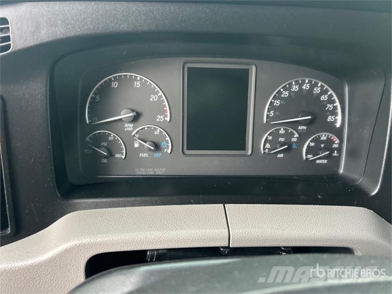 Freightliner Cascadia 126 6x4 T/A Sleeper Truck Tractor Tractor Units