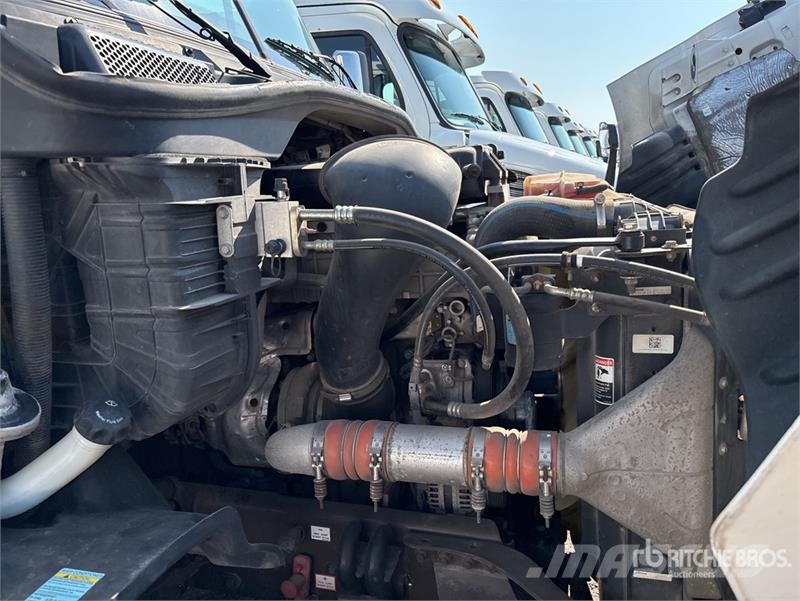 Freightliner Cascadia 113 Camiones portacoches