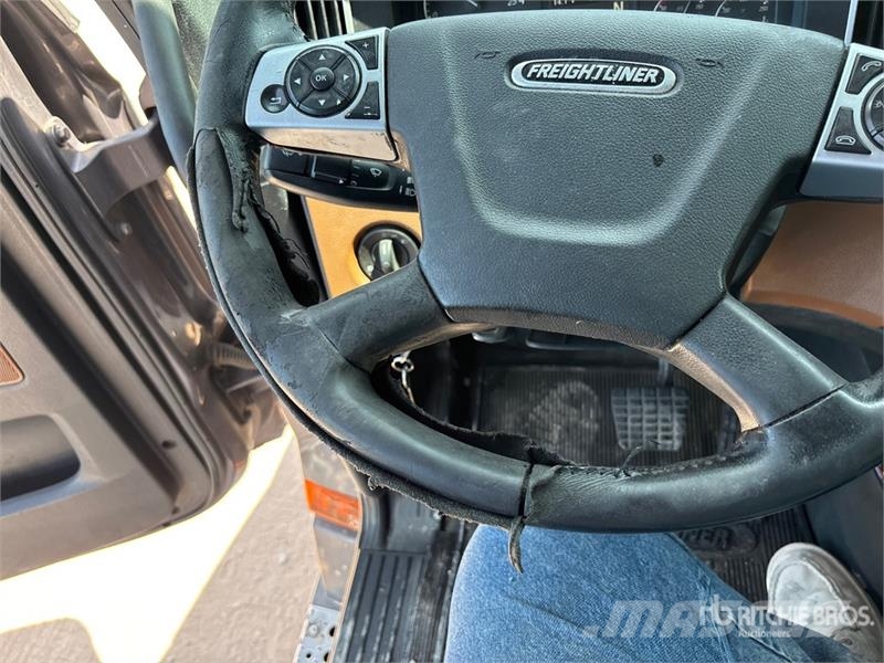 Freightliner Cascadia 126 6x4 T/A Sleeper Truck Tractor Prime Movers