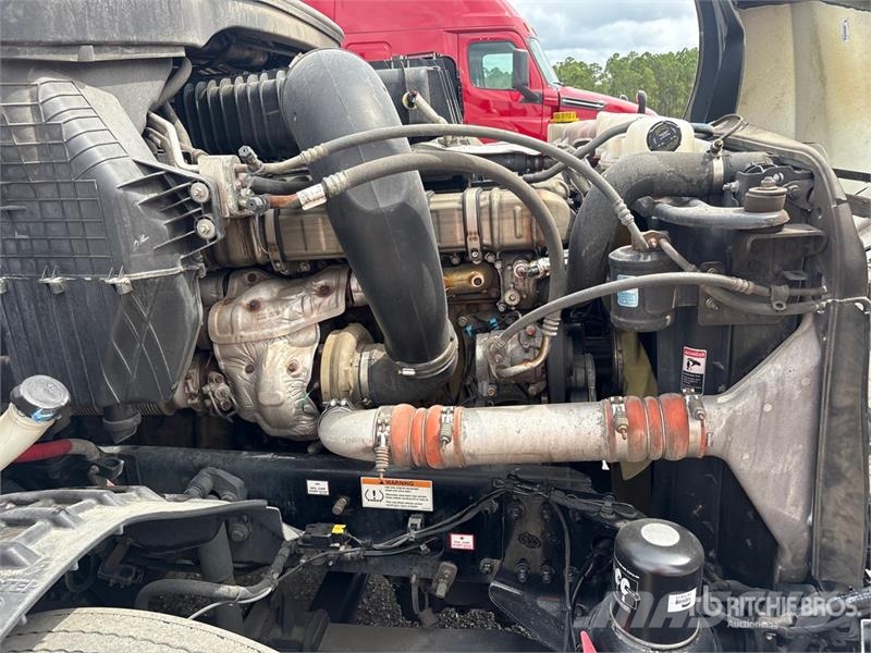 Freightliner Cascadia 126 6x4 T/A Sleeper Truck Tractor Naudoti vilkikai