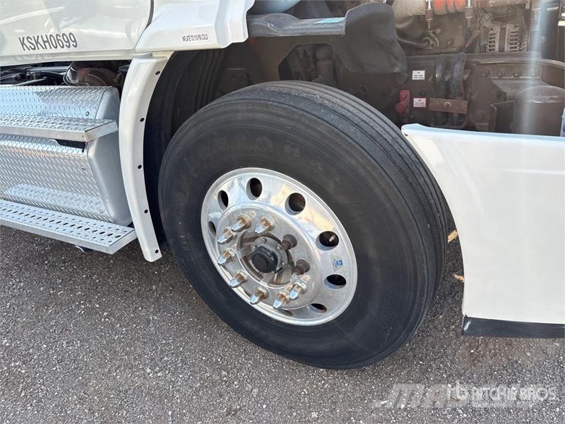 Freightliner Cascadia 113 Camiones portacoches