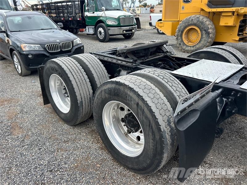 Freightliner Cascadia 125 6x4 T/A Sleeper Truck Tractor Vilcēji