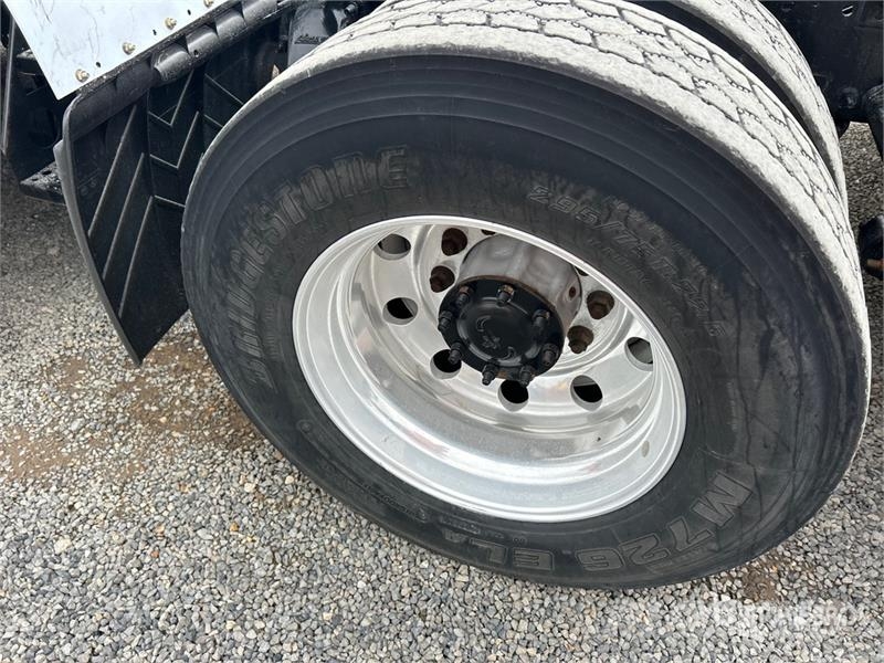 Freightliner Cascadia 125 6x4 T/A Sleeper Truck Tractor Vilcēji