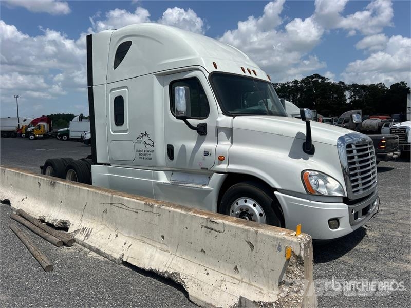 Freightliner Cascadia 125 6x4 Tri/A Day Cab Truck Tractor (Glid Nyergesvontatók