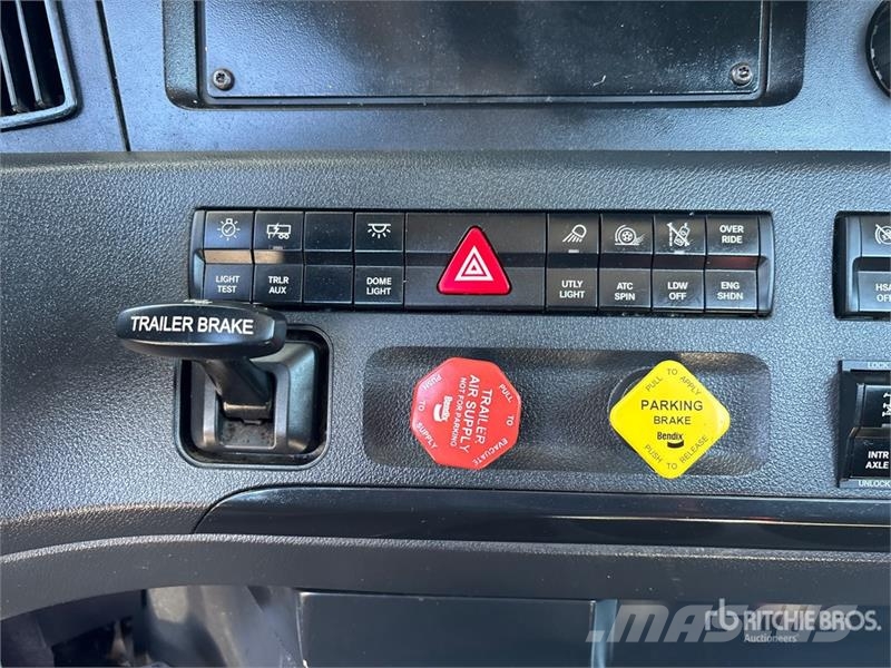 Freightliner Cascadia 126 Седельные тягачи