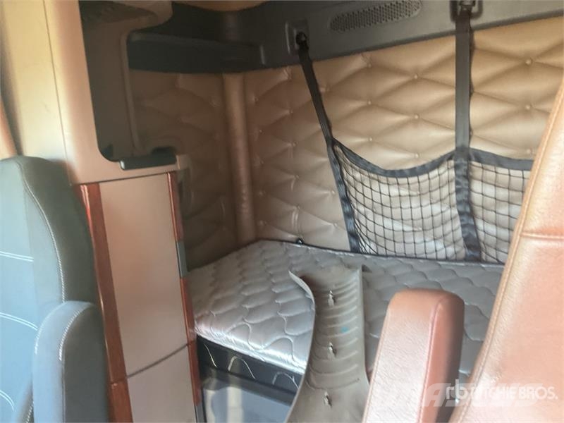 Freightliner Cascadia 113 6x4 Sleeper Car Carrier Truck Evakuatori