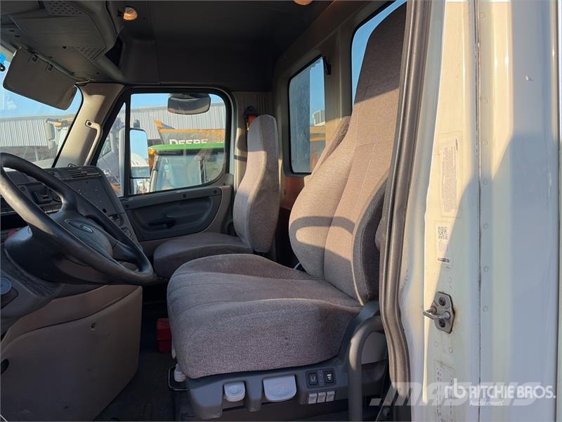 Freightliner Cascadia 113 Vetopöytäautot