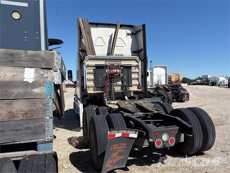 Freightliner Cascadia 125 6x4 T/A Sleeper Truck Tractor (Inoper Motrici e Trattori Stradali