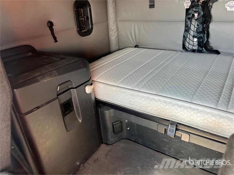 Freightliner Cascadia 126 Autotractoare