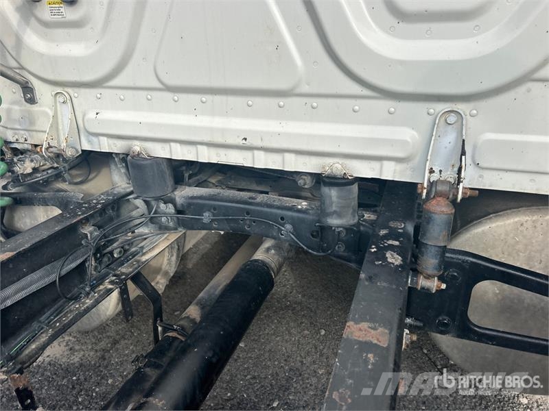 Freightliner Cascadia 125 6x4 T/A Sleeper Truck Tractor (Inoper وحدات الجر