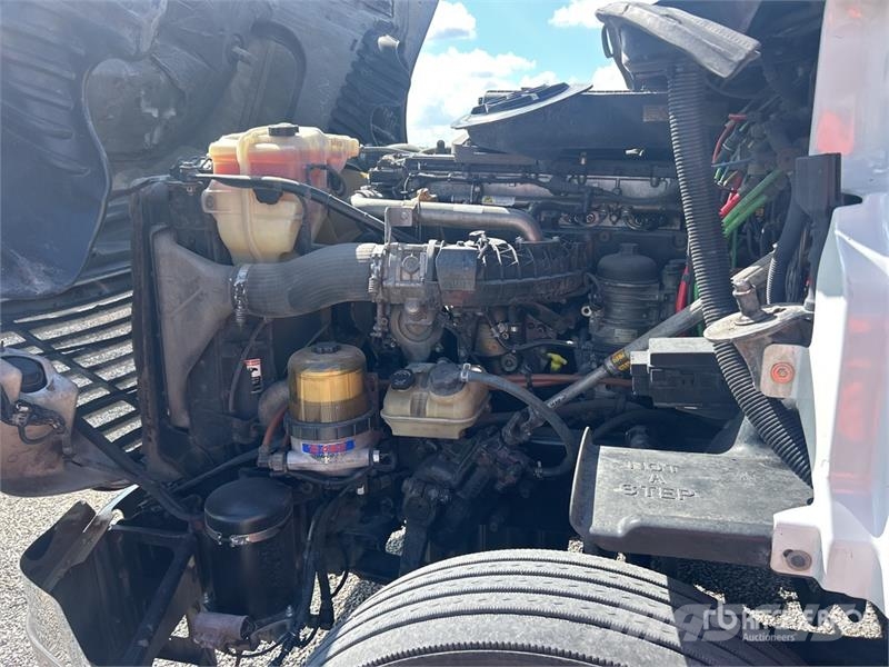 Freightliner Cascadia 125 6x4 T/A Sleeper Truck Tractor Trekkvogner
