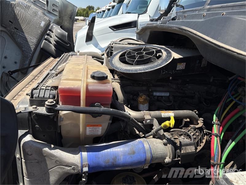 Freightliner Cascadia 113 Camiones portacoches