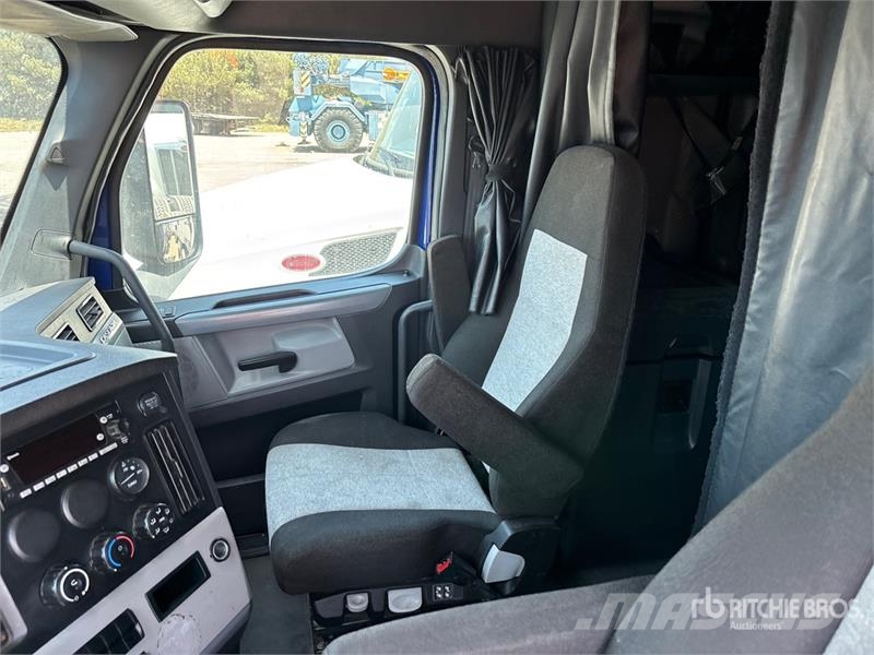 Freightliner Cascadia 126 6x4 T/A Sleeper Truck Tractor Τράκτορες