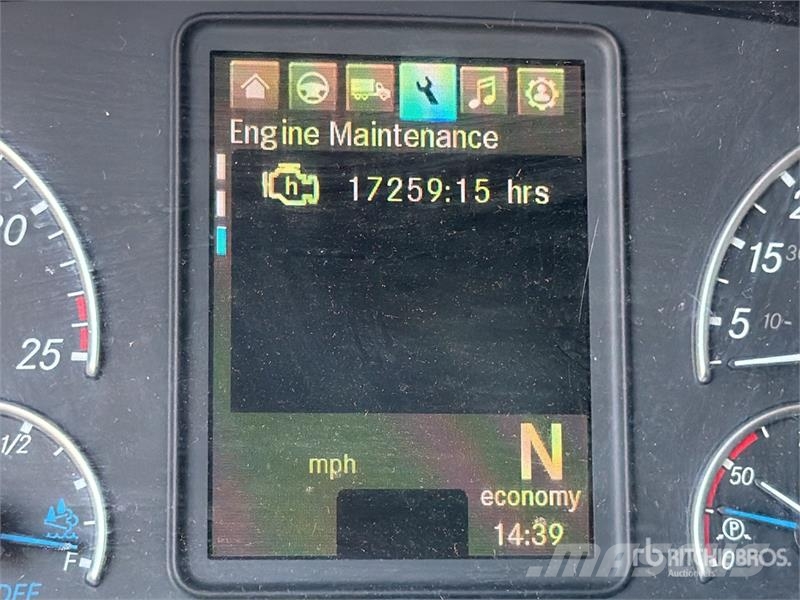 Freightliner Cascadia 126 6x4 T/A Sleeper Truck Tractor 中古トラクターヘッド | トレーラーヘッド