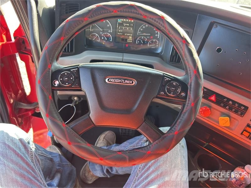 Freightliner Cascadia 126 6x4 T/A Sleeper Truck Tractor Trekkers