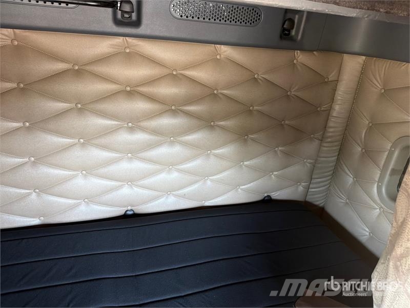 Freightliner Cascadia 113 6x4 Sleeper Car Carrier Truck Trasportatore per veicoli