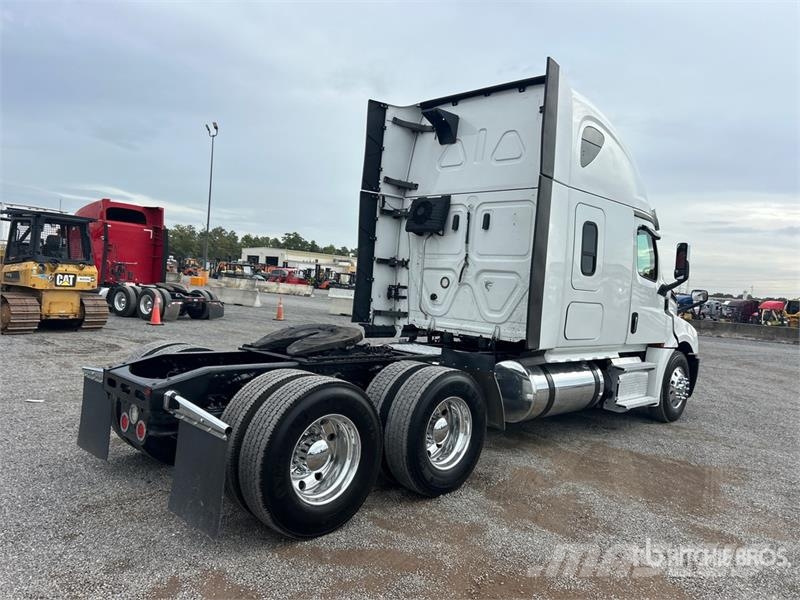Freightliner Cascadia 126 6x4 T/A Sleeper Truck Tractor Vilcēji