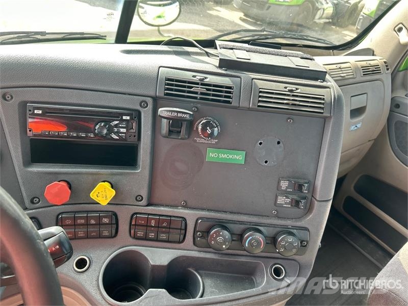 Freightliner Cascadia 113 中古トラクターヘッド | トレーラーヘッド