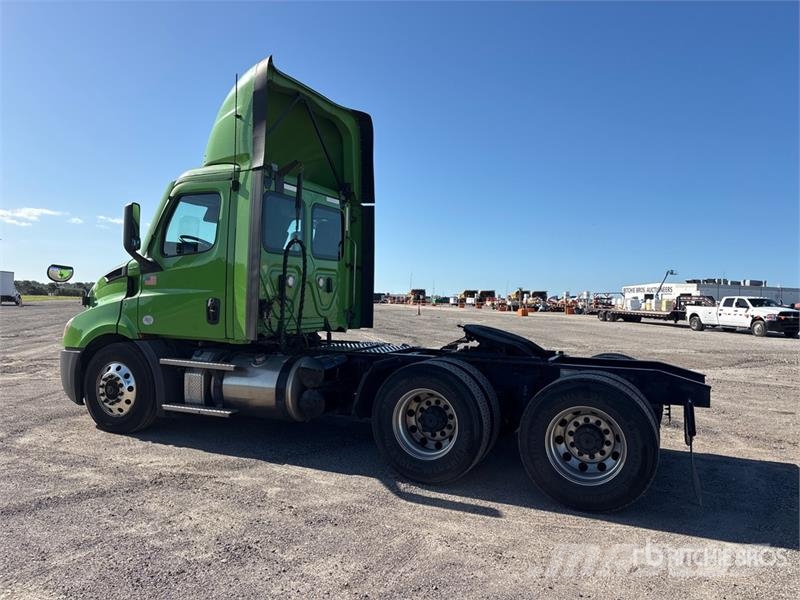 Freightliner Cascadia 116 Trekkers