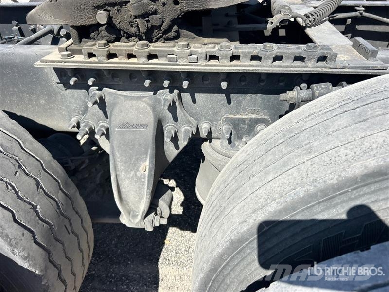 Freightliner Cascadia 125 6x4 T/A Sleeper Truck Tractor (Inoper Cavalos mecânicos