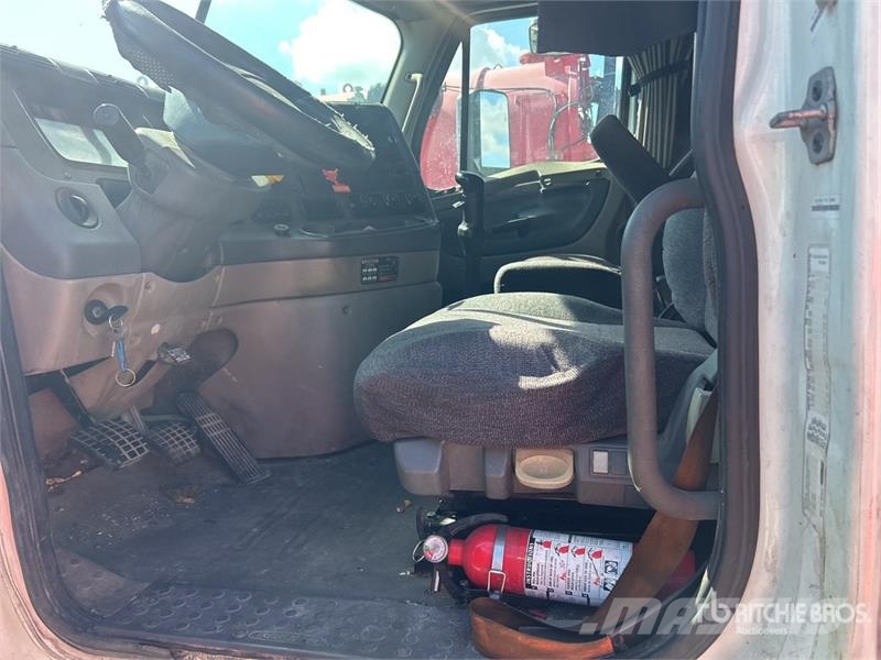 Freightliner Cascadia 125 6x4 T/A Sleeper Truck Tractor Trekkvogner