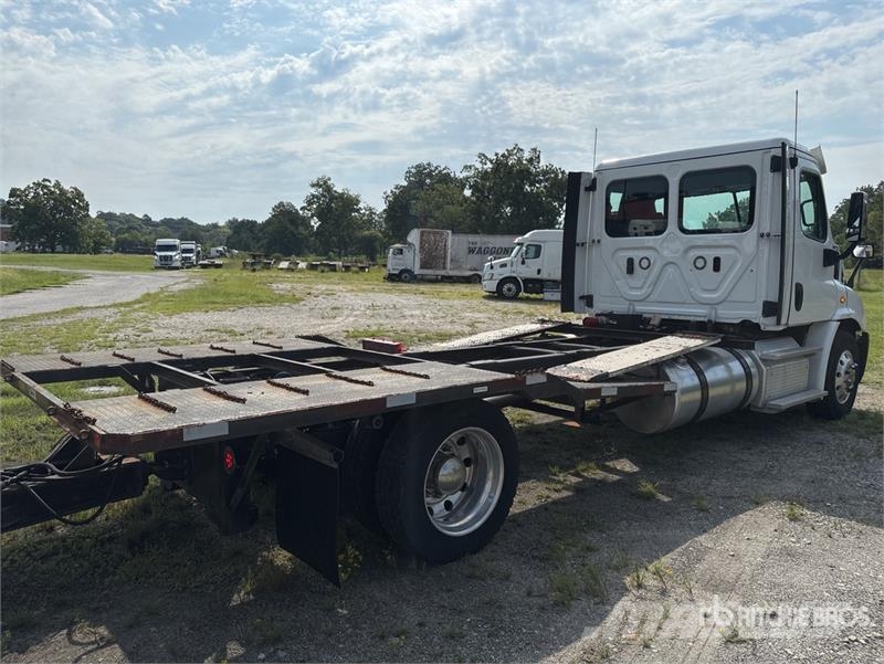 Freightliner Cascadia 113 Camiones portacoches