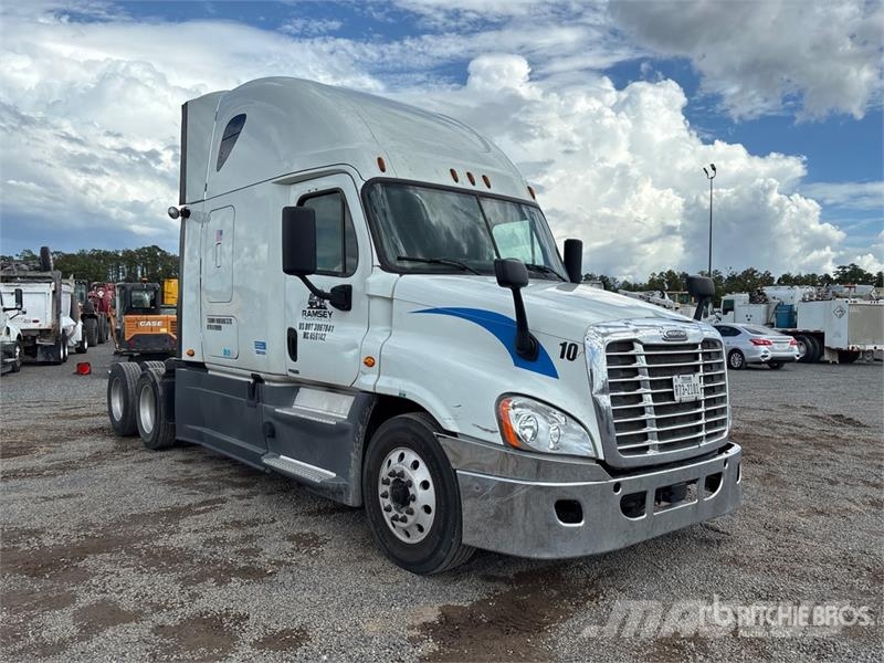 Freightliner Cascadia 125 6x4 T/A Sleeper Truck Tractor Naudoti vilkikai