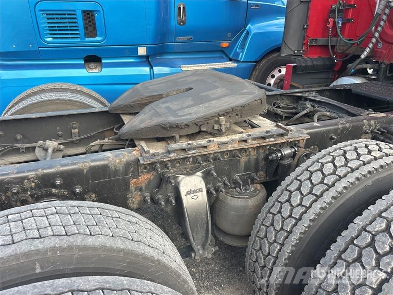 Freightliner Cascadia 126 6x4 T/A Sleeper Truck Tractor وحدات الجر