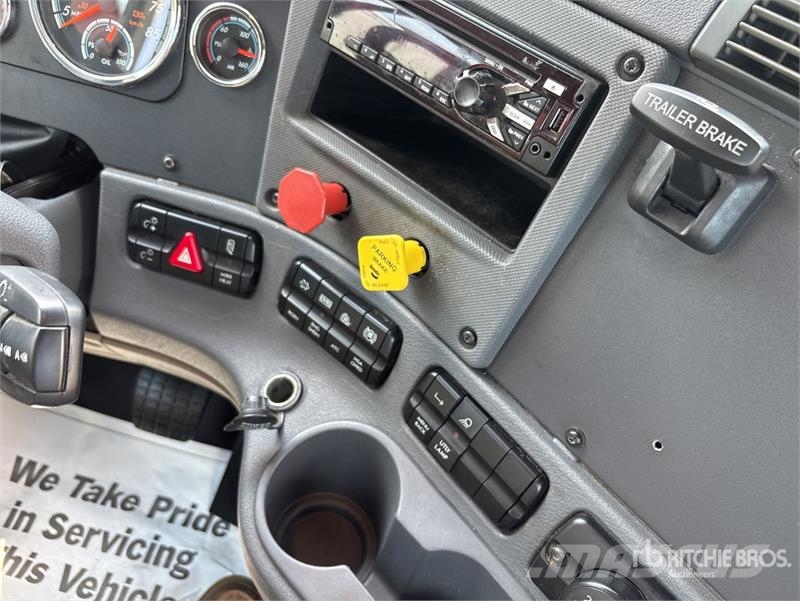 Freightliner Cascadia 113 Camiones portacoches