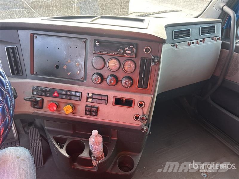 Freightliner Cascadia 126 6x4 T/A Sleeper Truck Tractor Vilcēji