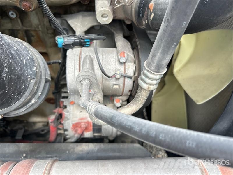 Freightliner Cascadia 126 6x4 T/A Sleeper Truck Tractor Nyergesvontatók