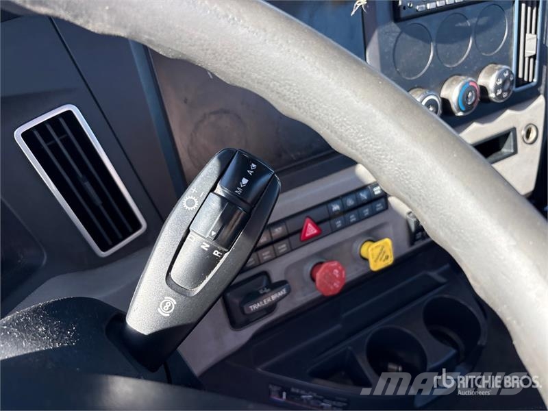 Freightliner Cascadia 116 Trekkers