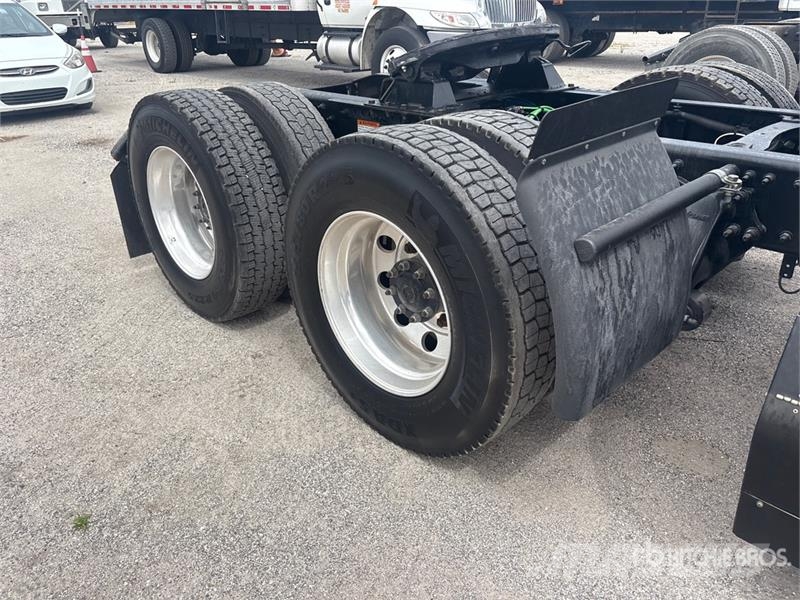 Freightliner Cascadia 125 6x4 T/A Sleeper Truck Tractor Tegljači