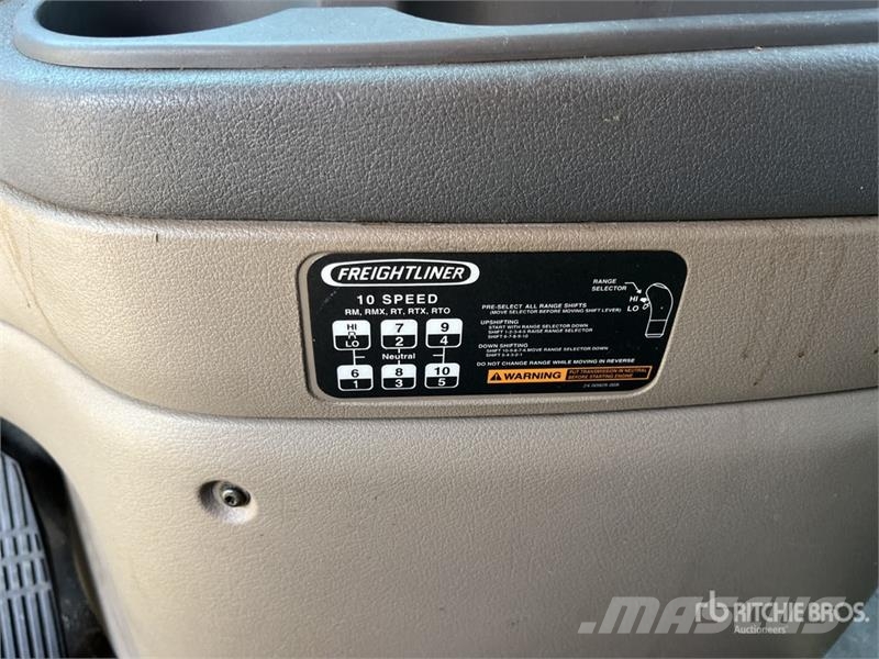 Freightliner Cascadia 125 6x4 T/A Sleeper Truck Tractor Cabezas tractoras