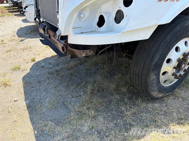 Freightliner Cascadia 113 6x4 Sleeper Car Carrier Truck (Inoper Camiones portacoches