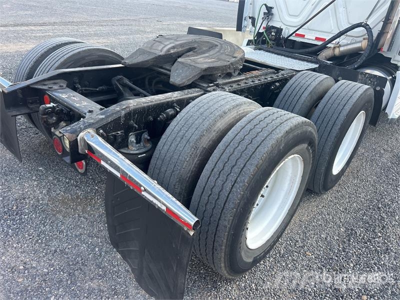 Freightliner Cascadia 125 6x4 T/A Sleeper Truck Tractor Trekkvogner