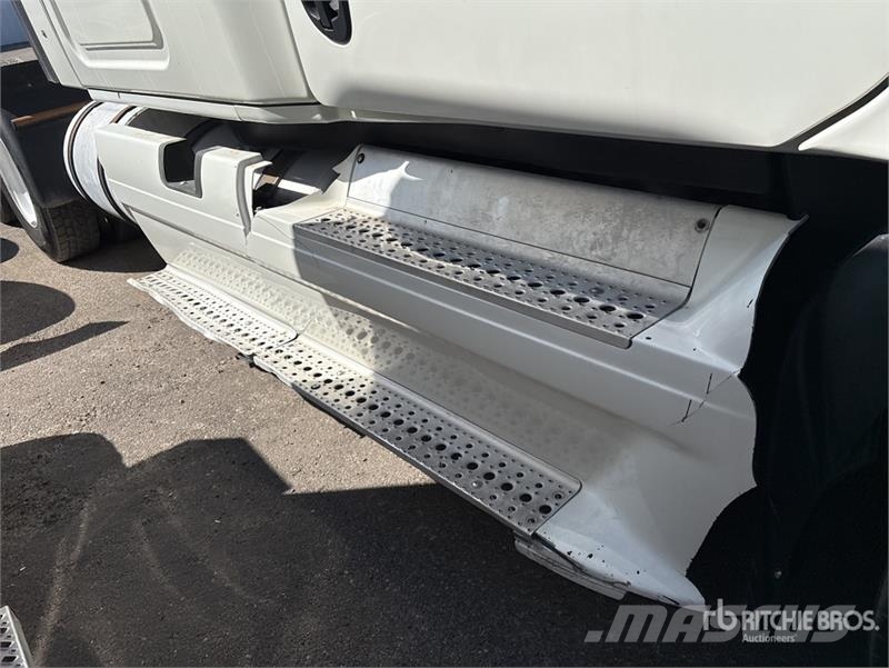 Freightliner Cascadia 125 6x4 T/A Sleeper Truck Tractor Sattelzugmaschinen