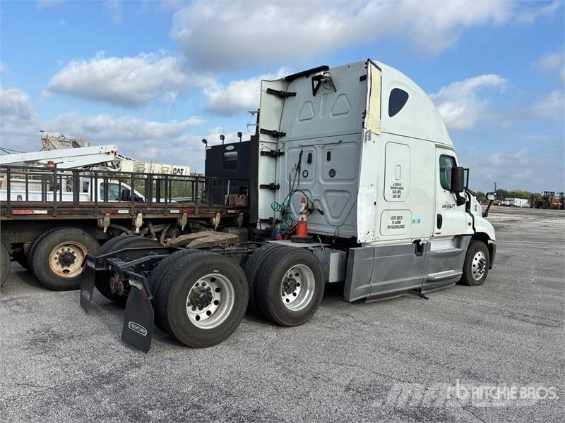 Freightliner Cascadia 125 6x4 T/A Sleeper Truck Tractor Sattelzugmaschinen