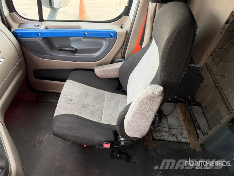 Freightliner Cascadia 125 6x4 T/A Sleeper Truck Tractor Sattelzugmaschinen