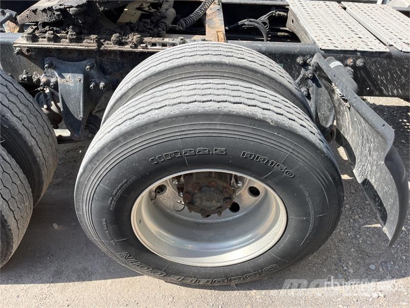 Freightliner Cascadia 125 6x4 T/A Sleeper Truck Tractor Cabezas tractoras