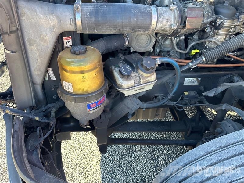 Freightliner Cascadia 126 6x4 T/A Sleeper Truck Tractor Sattelzugmaschinen