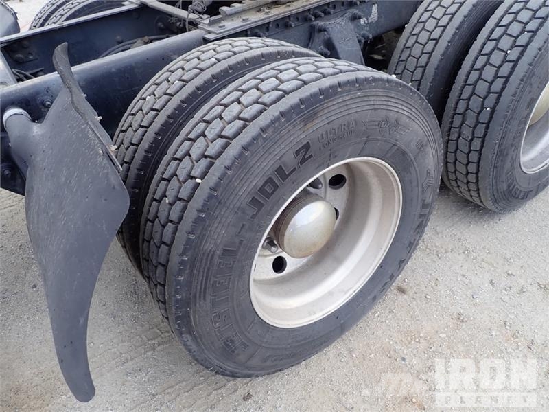Freightliner Cascadia 125 6x4 T/A Sleeper Truck Tractor Vilcēji