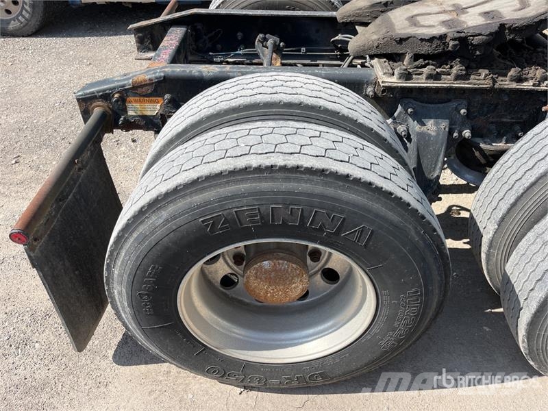 Freightliner Cascadia 125 6x4 T/A Sleeper Truck Tractor Cabezas tractoras