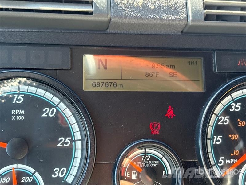 Freightliner Cascadia 125 6x4 T/A Sleeper Truck Tractor Тягачі