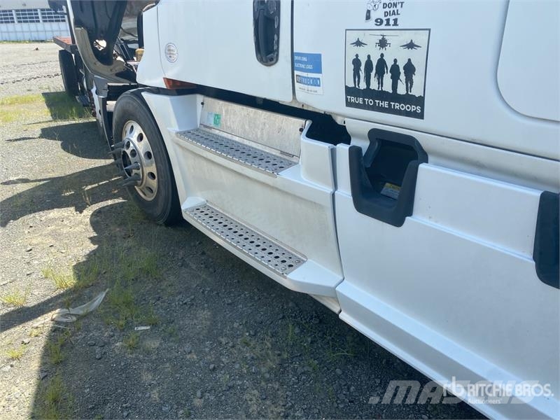 Freightliner Cascadia 126 6x4 T/A Sleeper Truck Tractor (Inoper 中古トラクターヘッド | トレーラーヘッド
