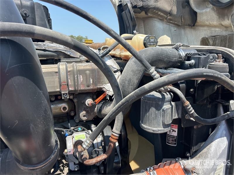 Freightliner Cascadia 126 6x4 T/A Sleeper Truck Tractor وحدات الجر