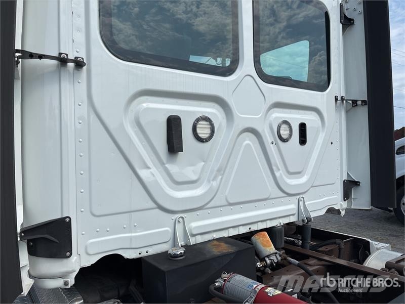 Freightliner Cascadia 113 Camiones portacoches