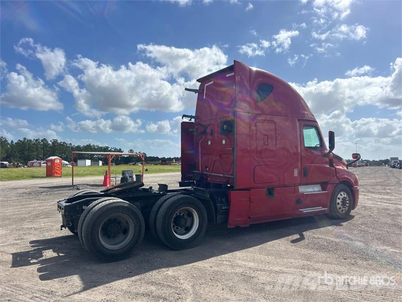 Freightliner Cascadia 126 6x4 T/A Sleeper Truck Tractor Nyergesvontatók
